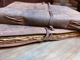 HOFFZ. Notitieboekje XL bruin taupe grijs bruin grey brown geruwd leren kaft groot