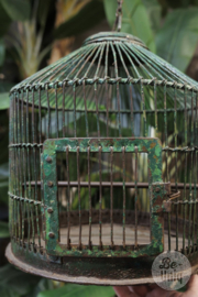 Oud metalen vogelkooitje vogelkooi vintage groen bruin hangen basket landelijk brocant