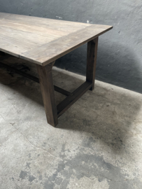 Stoere oude vergrijsd teakhouten houten tafel eettafel 240x100cm blokpoten werkbank werktafel boerentafel eettafel staltafel
