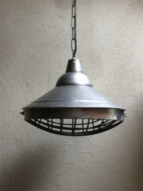 Stoere grote zinken metalen hanglamp L large groot korf fabriekslamp rond 40 cm industrieel landelijk stoer vintage