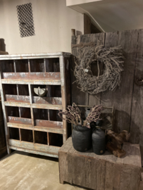 Hele gave oude houten metalen kast 109 x 30,5 x H162 cm grutterskast vakkenkast winkelkast sorteerkast postkast schoenenrek stoer landelijk industrieel vintage grijs bruin schoenenkast sorteer kast