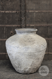 Grote oude stenen kruik pot vaas waterkruik landelijk stoer sober stoer 60 x 57 cm