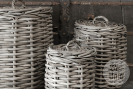 Set van 2 wasmanden manden met deksel vergrijsd riet rotan rieten grey wash baskets rattan landelijk stoer mand korf