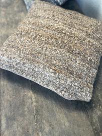 Lifestyle stoer landelijk brown bruin beige kussen inclusief vulling 50 x 50 cm