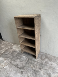 Stoer oud houten railway truckwood hout kast kastje schap rek vakken vakkenkast handdoeken schoenen rek schap industrieel landelijk vintage