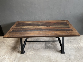 Stoere industriële tafel eettafel dining table zwart gietijzeren onderstel met houten blad 200 x 100 x H76 cm