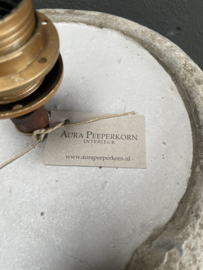 Grote kruiklamp gemaakt van oude kruik waterkruik landelijk sober stoer Aura Peeperkorn