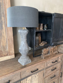 Grijs houten gecementeerde balusterlamp tafellamp lamp lampevoet landelijk stoer sober