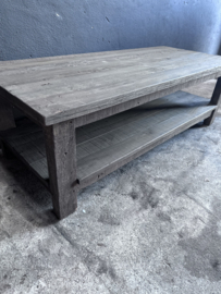 Landelijke oud vergrijsd houten salontafel met onderblad tafel 140  x 60 cm stoer sober nr 2