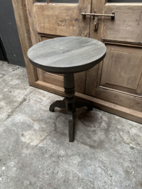 Oud vergrijsd houten tafel tafeltje rond 50 cm wijntafel wijntafeltje landelijk stoer grijs bijzettafel bijzettafeltje nr 39