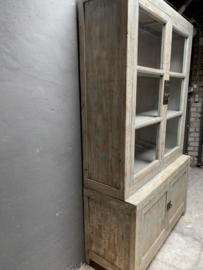 Prachtige grote doorleefd houten kast met glas servieskast keukenkast vergrijsd grijs vitrinekast buffetkast landelijk stoer industrieel vintage brocant groot