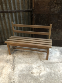 Stoer oud houten bankje bank met rugleuning vintage landelijk industrieel schoolbank schoolbankje naturel hout met rugleuning