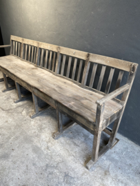 Prachtige grote lange oude vergrijsd  houten bank stationsbank tuinbank 247-249 cm landelijk stoer industrieel
