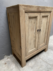 Prachtig licht houten kast olmen vergrijsd hout olmwood 80 x 45 x h104 cm landelijk stoer sober Sidetable deurtjes