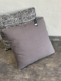 Lifestyle Heel stoer kussen zwart grijs beige bruin inclusief vulling landelijk robuust