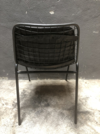 Stoere metalen stoel stoelen stoeltjes Eetkamerstoel keukenstoel ijzer met zwart leer kussen zitting industrieel landelijk vintage retro