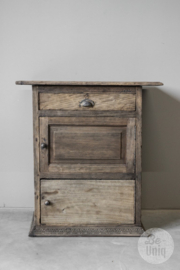 Geweldig gaaf origineel oud vergrijsd houten kast kastje met deurtjes en lade landelijk stoer vintage industrieel hal kastje keukenkastje schoenen
