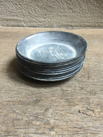 Zinken bord bordje schaaltje bakje onderzetter bakje 9 cm taps theezakje landelijk stoer grijs taps