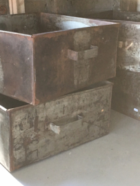 Oude metalen bak handvaten landelijk industrieel stoer la lade