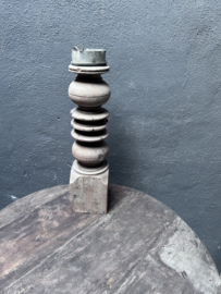 Oude baluster console kandelaar robuust vergrijsd stoer landelijk balusters balluster ballusters aura Peeperkorn nr 4