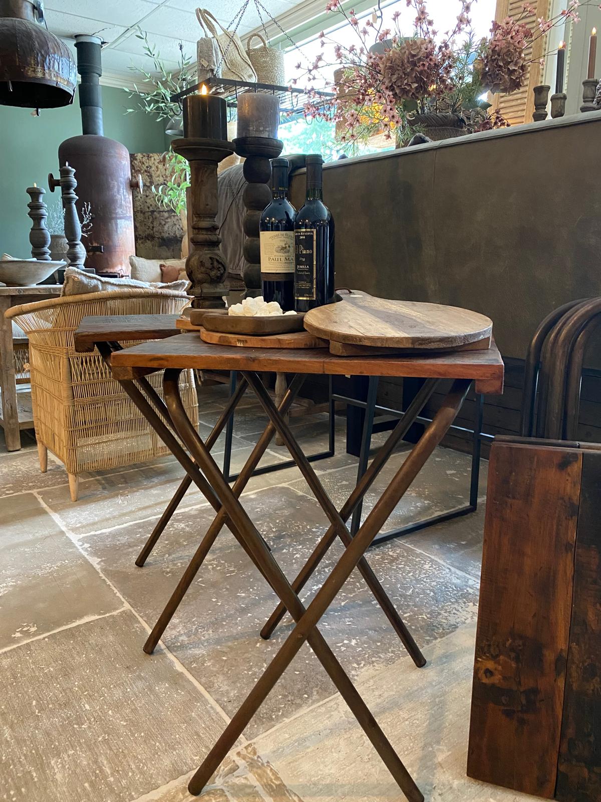 Vintage metalen bijzettafel bistro klaptafel tafeltje bijzettafeltje tuin tafel landelijk industrieel met houten sloophouten blad opklapbaar