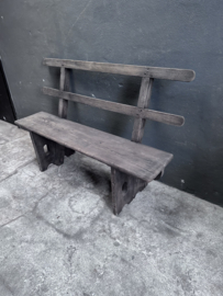 Stoere oude vergrijsd doorleefd houten bank 136 cm bankje tuinbank veranda eetkamerbank landelijk stoer vintage boerenbank stoer nostalgie