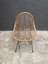 Vintage rotan rieten stoel fauteuil landelijk industrieel  zwart metalen onderstel stoer jaren '70 retro rieten lounge urban tuinstoel