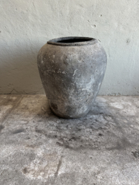 Oud stenen kruik olijfkruik waterkruik pot vaas 67 cm hoog 58 cm doorsnede landelijk antieke pot nr 99