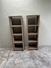 Stoere hoge smalle oude vergrijsd houten kast railway keukenkast roomdivider kamerscherm boekenkast legplanken schap rek winkel truckwood landelijk robuust boekenkast 160 x 50 x D35 cm schap handdoeken badkamer keuken rek grof stoer hout SEP