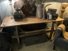 Oude houten werkbank werktafel met trog keukentafel werkeiland tafel Sidetable bureau buro landelijk stoer oud