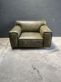 Hele stoere grote olijf groene echt dik leren lederen afrika fauteuil Het Anker prachtige kwaliteit leer loveseat robuust landelijk stoer geruwd whisper