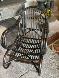 Zwarte grijze vergrijsd houten rotan rieten fauteuil stoel lounge Hoffz vintage zwart landelijk