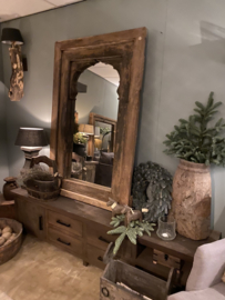 Prachtige  grote oude vergrijsd houten spiegel  tuinspiegel halspiegel passpiegel 161 x103 cm robuust oosters houtsnijwerk imposant eye-catcher grof landelijk urban stoer industrieel