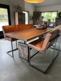 Stoere zware industriele houten tafel buro bureau werktafel werkbank eettafel bartafel sta-tafel staantafel  countertafel landelijk vintage met metalen wiel en details 220 x 100 cm