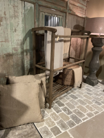 Gaaf groot oud vergrijsd houten plaidrek kledingrek droogrek wasrek hout H133 x B110 x D54 cm landelijk stoer industrieel vintage brocant