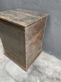 Oud vergrijsd houten kast kastje balie toonbank desk hal halkastje keukenkastje oud boerenkeuken landelijk 66 x 60 x h85 cm