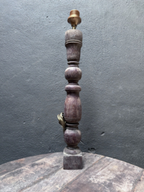 Oude vergrijsd houten balusterlamp voet lampevoet hout landelijk stoer aura Peeperkorn nr 4