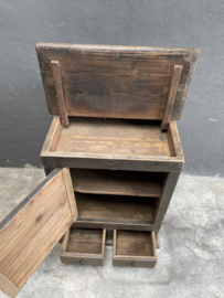 Oud vergrijsd houten kast kastje balie toonbank desk hal halkastje keukenkastje oud boerenkeuken landelijk 66 x 60 x h85 cm