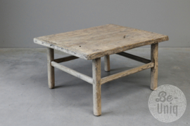 Landelijk oud vergrijsd doorleefd houten tafel tafeltje salontafel bijzettafel lounge 71 x 56 x H 38