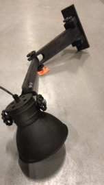 Vintage industriële lamp wandlamp bedlamp bedlampje wandlampje knikarm scharnierlamp industrieel landelijk sunburn mat zwart kapje met houten arm voet leeslamp Burolamp bureaulamp landelijk industrieel hout metaal zink zinken