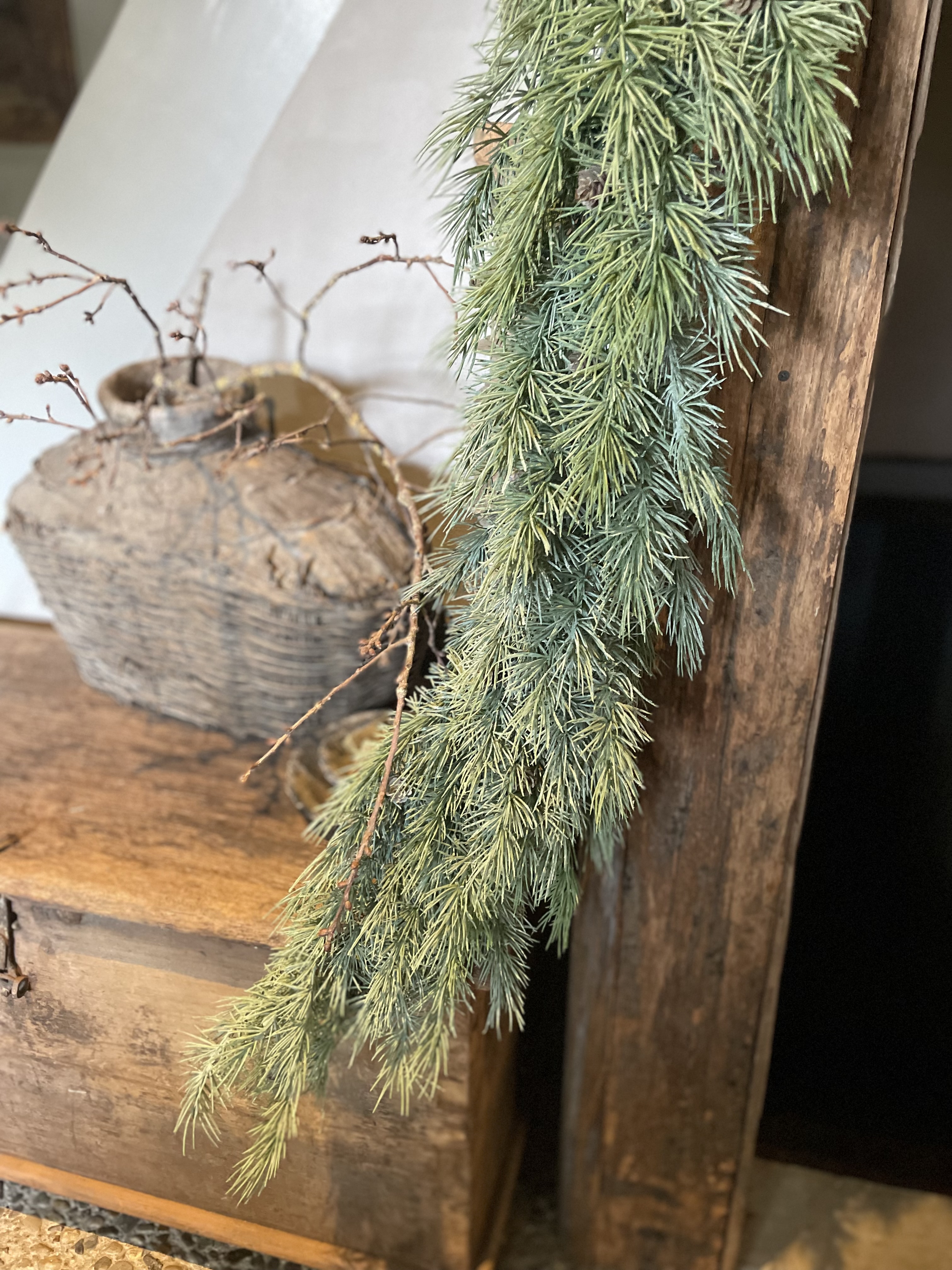 Prachtige grey green grijs groen vergrijsd decoratie tak dennentak guirlande toef winter kerst 185 cm