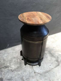 Stoer industrieel metalen tafel tafeltje bijzettafeltje sta-tafel gasfles bottle fles metaal onderstel houten blad rond 49 x H 77