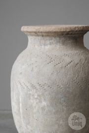 Prachtige unieke grote stenen kruik Tibet vaas pot licht beige landelijk stoer 69 cm hoog