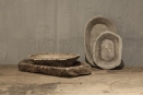 Oude marmeren schaal bak L landelijk stoer robuust oud steen hardsteen zeepbakje serveerschaaltje