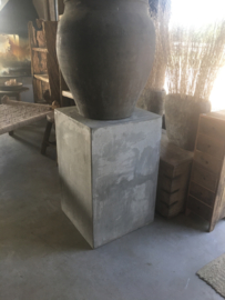 Grote beton zuil kolom L sokkel grijs betonlook pilaar 80 x 50 cm landelijk robuust