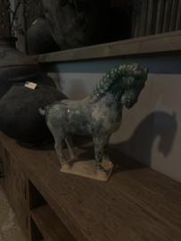 Groen stenen verweerd paard horse landelijk deco