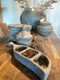 Stoer betonnen stenen bakje schaaltje met 3 vakjes en handvat Brynxz duo bakje nootjes amberblokje tapas decoratie landelijk stoer grijs
