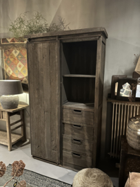 Stoere grote oud vergrijsd houten truckwood Railway kast met schuifdeur en 4 lades 212 x 121 x 46 cm keukenkast oud hout landelijk stoer industrieel