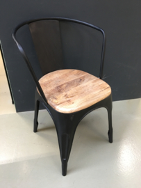 Zwart Metalen stoel stoelen stoeltje zwarte stoeltjes industrieel retro met houten zitting stoer urban