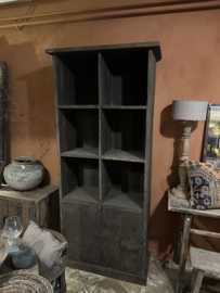 Aura Peeperkorn Stoere houten truckwood kast kastje halkast keukenkast boerenkast schap houten oud hout landelijk stoer robuust 6 open vakken  2 deuren